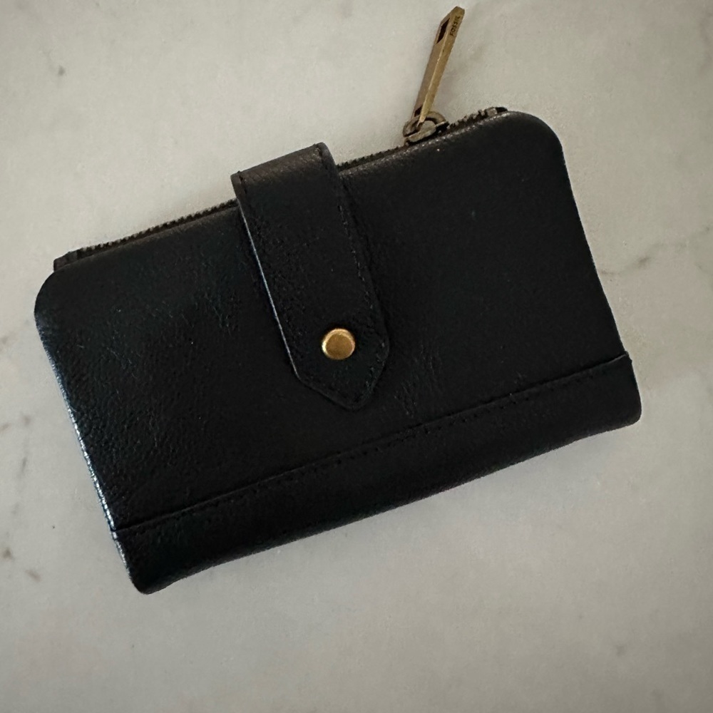 Small Black Fossil Brand Wallet With Gray Lining - Picture 3 of 7